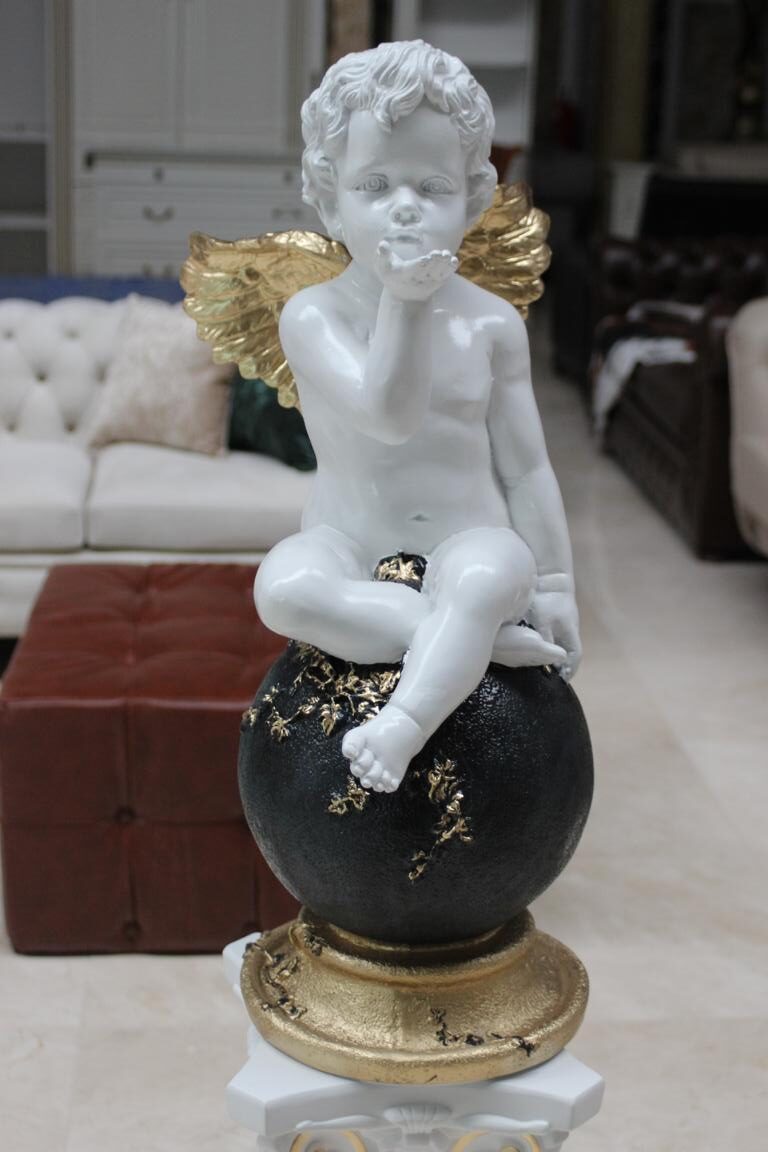 Luxus Engel auf Globus sitzend Statue Design Skulpturen Handarbeit Sofort