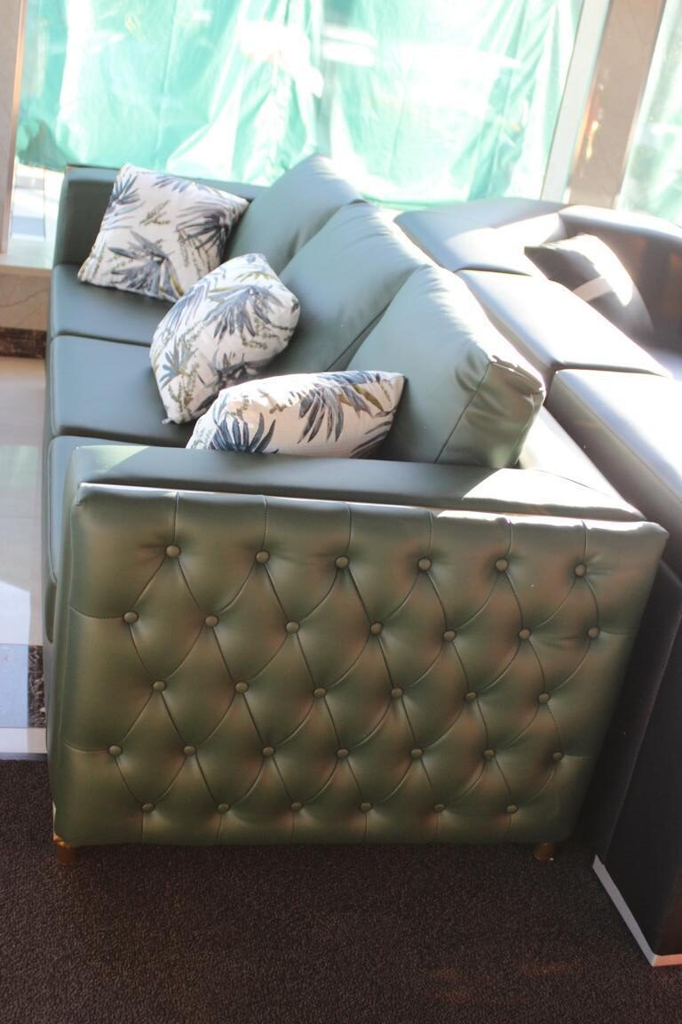 Luxus Dreisitzer Klassische Couch Polster Möbel Grün Sofas Sofort