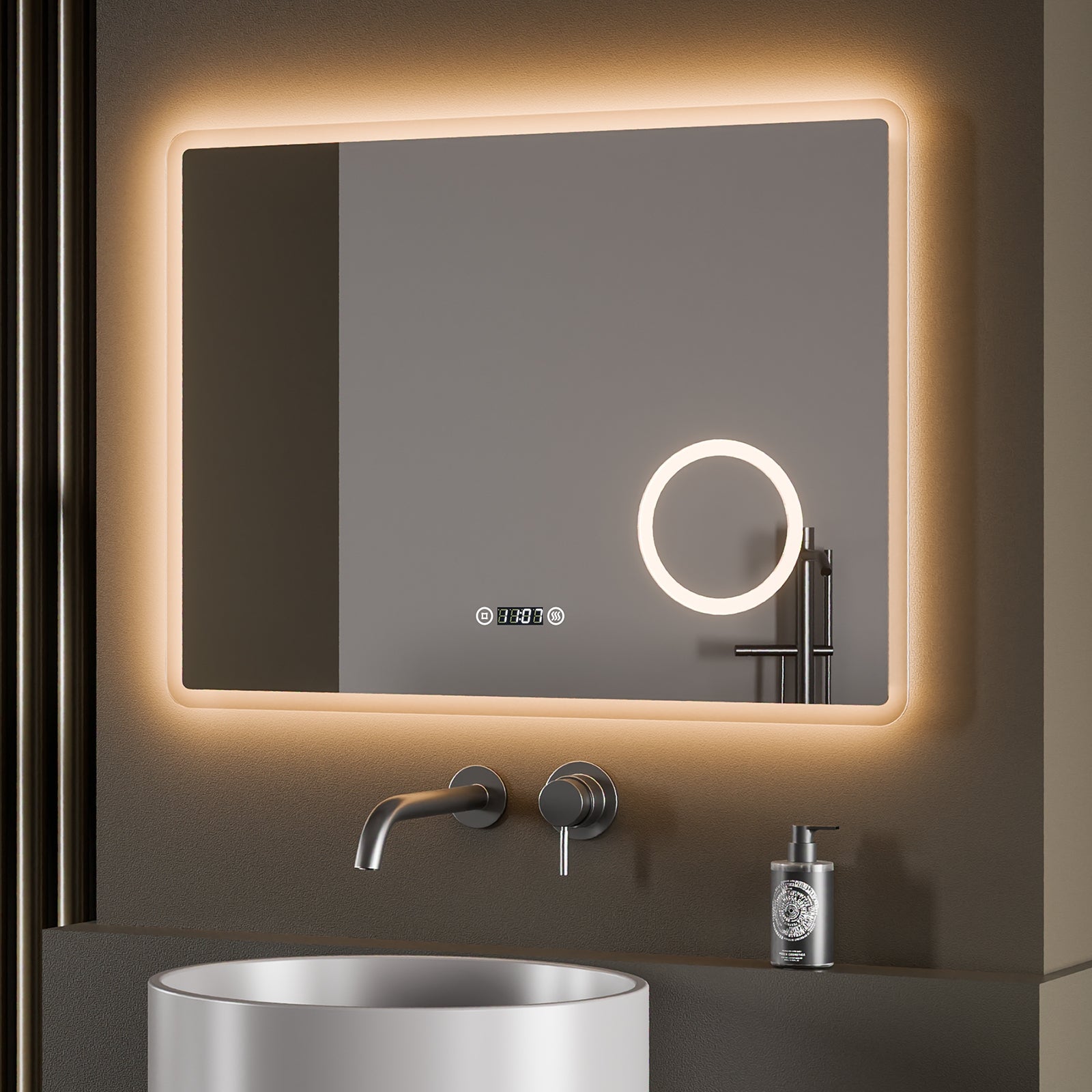 Entspannender Badspiegel mit Beleuchtung: 70 % der Haushalte entscheiden sich für klarere LED-Badspiegel anstelle gewöhnlicher Spiegel. Die komfortable Größe von 80 x 60 cm sorgt für genau die richtige Beleuchtung.. Praktischer Badezimmerspiegel: Der separate Antibeschlagschalter ermöglicht eine freiere Bedienung. Der praktische Spiegel mit Uhr lässt sich bequem über Antibeschlag-Knöpfe verstellen.. Schlaue 3-in-1-Touch: Mit dem SmartTouch 3.0 des EMKE Badezimmerspiegels können Schalter + 3 Lichtfarben + Dimmen mit einem 'Touch' erreicht werden