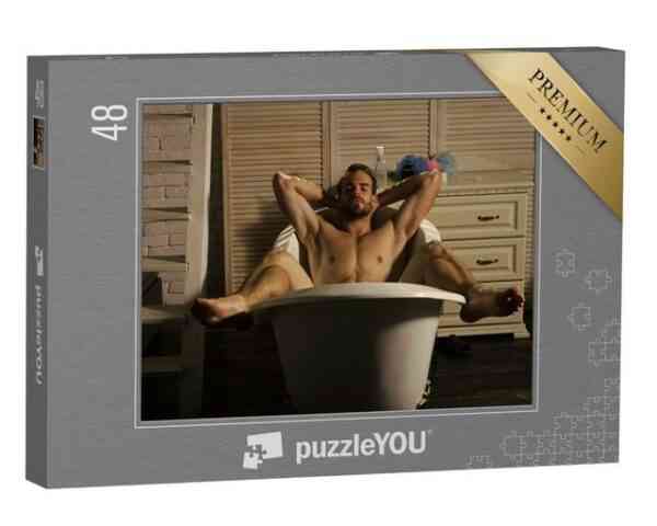 puzzleYOU Puzzle Sexy: Entspannter Mann in der Badewanne, 48 Puzzleteile, puzzleYOU-Kollektionen Erotik
