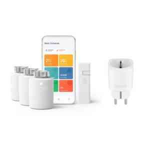 tado° Smartes Heizkörper-Thermostat Starter Kit V3+ mit 3 Thermostaten & Bridge + Hombli Smart Steckdose - Weiß